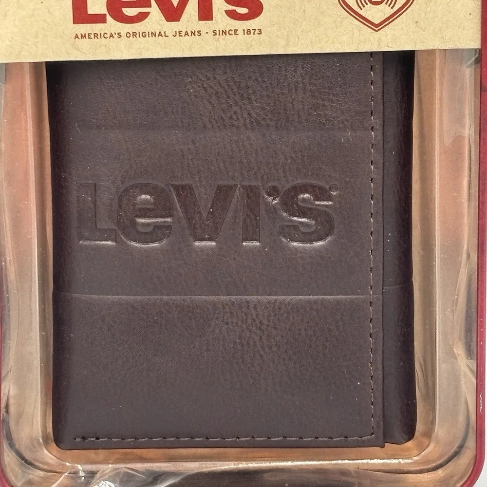 Levi's Men's RFID-Blocking‎ Coated Leather Trifold Wallet Brown